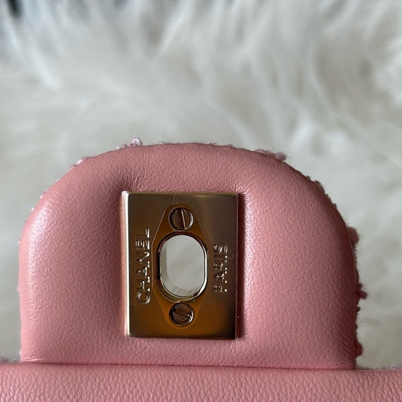 ❌SOLD❌ 🩷🤍Chanel 22C Pink Tweed Medium Classic Flap🩷🤍 - Picture 8 of 13
